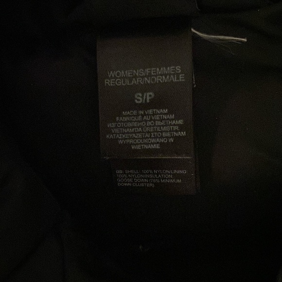 SOLD - Women's north face vest size small - Picture 4 of 5